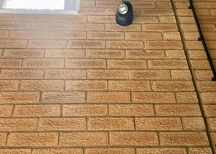 New Getaway House With 2 Free Parking Manchester