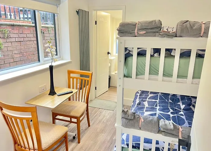 Lux Shared Flat With 2 Private Bedrooms And 2 Private En-suite Bathrooms Mánchester