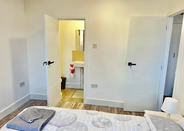 Lux Shared Flat With 2 Private Bedrooms And 2 Private En-suite Bathrooms