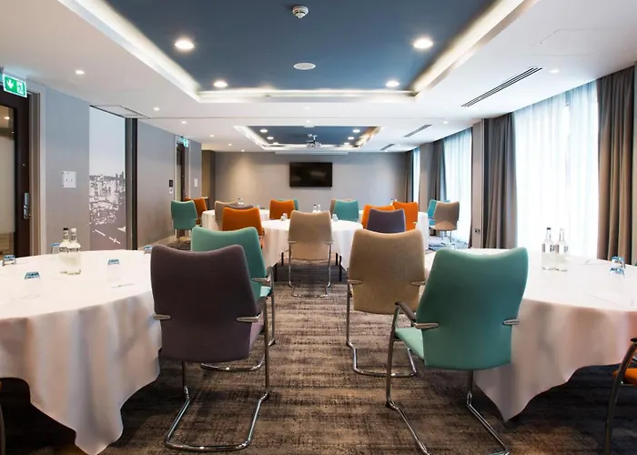 홀리데이 인 - 시티 센터 호텔 4*