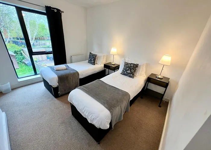 Spacious 5 Bed Townhouse Manchester, Salford Qauys - Two Bedroom With Parking