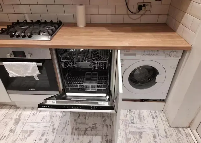 Central Manchester Family-Friendly Home With Free Parking And Workspace Mánchester