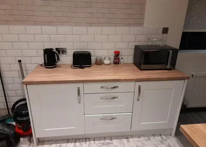 Central Manchester Family-Friendly Home With Free Parking And Workspace Villa