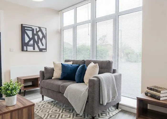 Bright 1 Bed - Sleeps 2 *