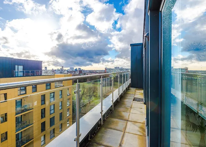 Appartamento 2 Bedroom Penthouse With Balcony By Host A Manchester