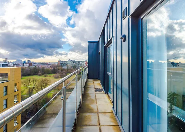 2 Bedroom Penthouse With Balcony By Host A Appartamento *