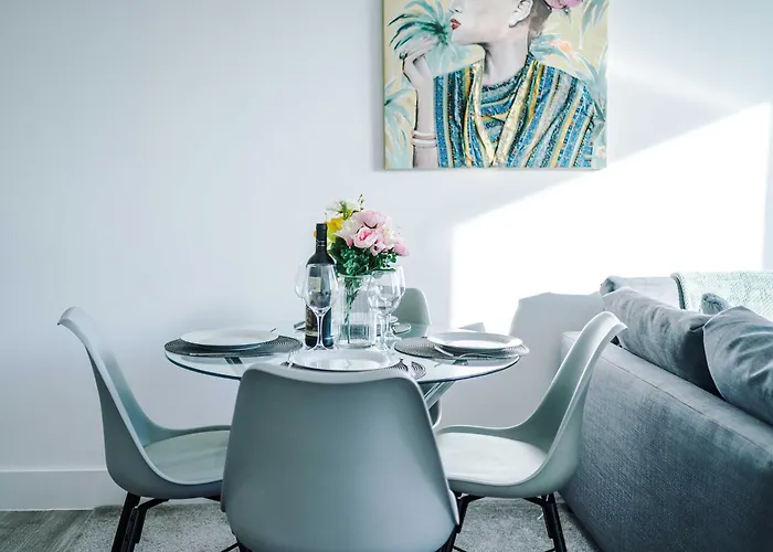 Appartamento 2 Bedroom Penthouse With Balcony By Host A Manchester