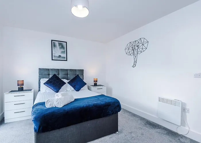 2 Bedroom Penthouse With Balcony By Host A 맨체스터