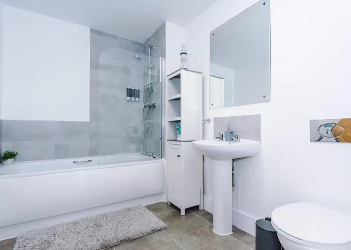 2 Bedroom Penthouse With Balcony By Host A Appartamento