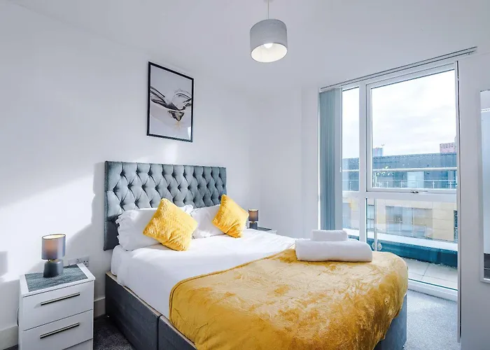 2 Bedroom Penthouse With Balcony By Host A 맨체스터