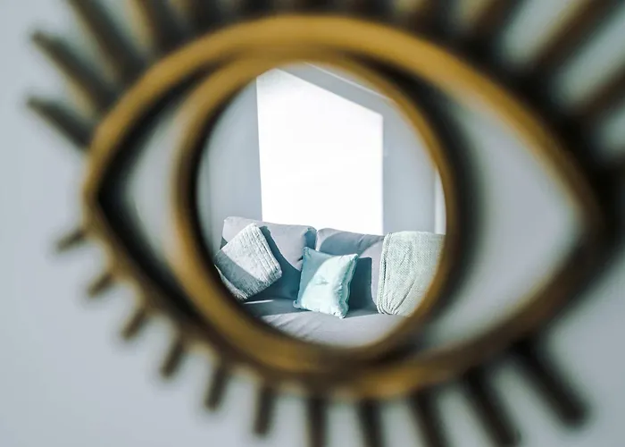 2 Bedroom Penthouse With Balcony By Host A *