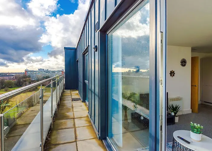 Appartamento 2 Bedroom Penthouse With Balcony By Host A