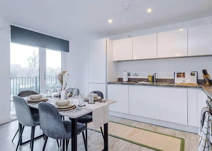 Apartmán Modern 2 Bed With Balcony By Host A *