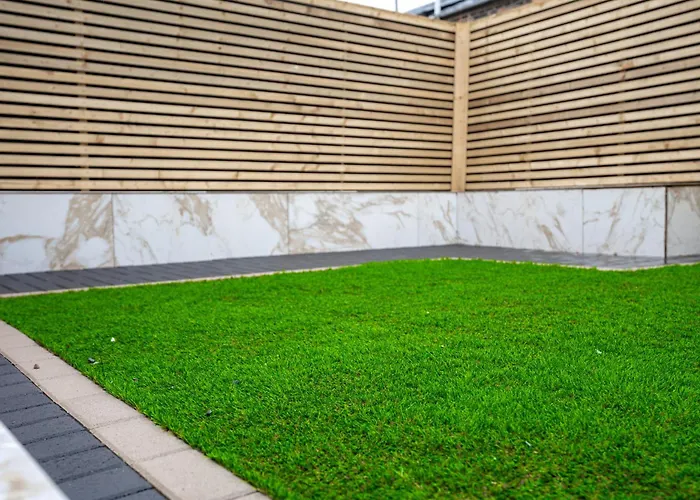 Luxury 6 Bed Near Centre With Cinema & Games 5 Bathrooms *