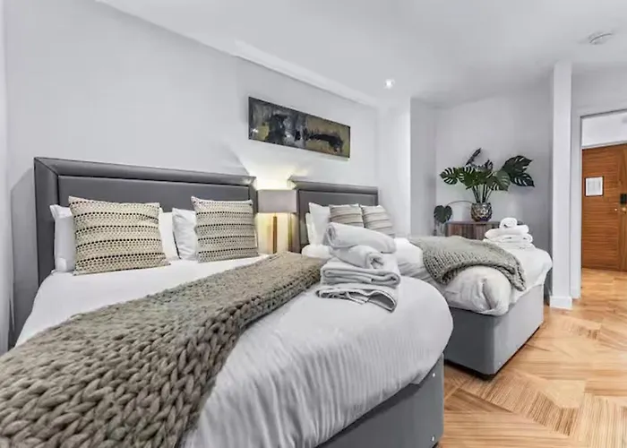 Lejlighedshotel Super King Penthouse Minutes From Arndale Centre - Pass The Keys 4*