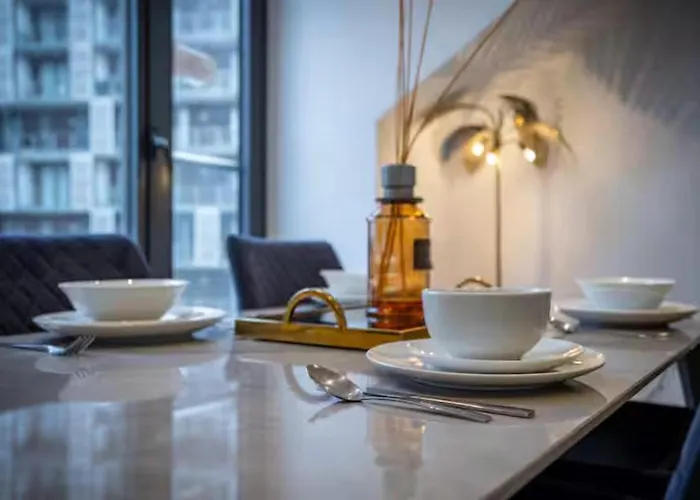 Luxury 7 Mins Walk To Salford - Pass The Keys * Manchester