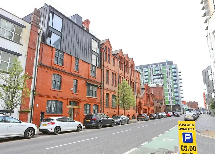 3 Bed Flat 8 Min Walk To Centre - Pass The Keys