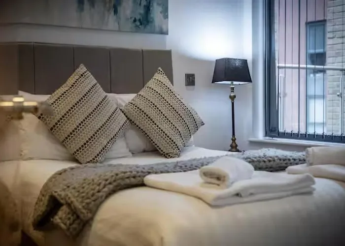 Luxury 7 Mins Walk To Salford - Pass The Keys Manchester