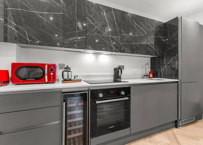 3 Bed Flat 8 Min Walk To Centre - Pass The Keys Appartement *