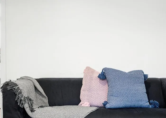 52 Furnival Road, 4*