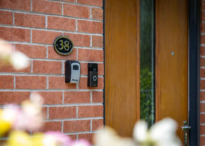 New Modern Townhouse Free Parking