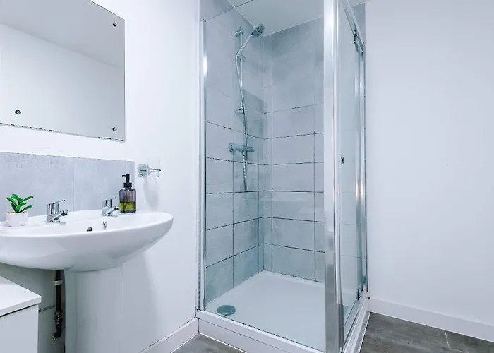 Large 2 Bedroom With Balcony By Host A Apartamento Mánchester