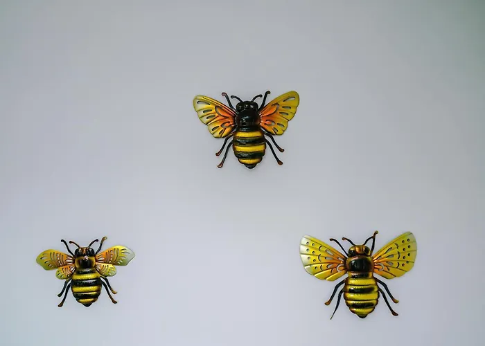 Large 2 Bedroom With Balcony By Host A