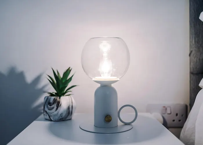 Large 2 Bedroom With Balcony By Host A