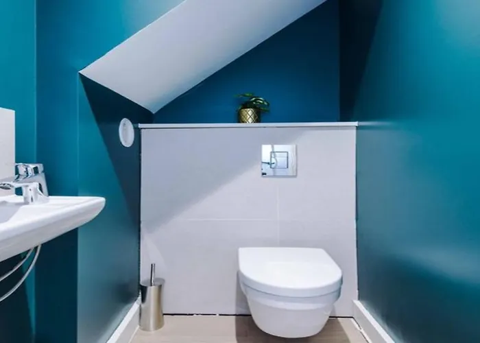 Daire Modern Spacious Sleeps 5 Free High-speed Wi-fi Manchester