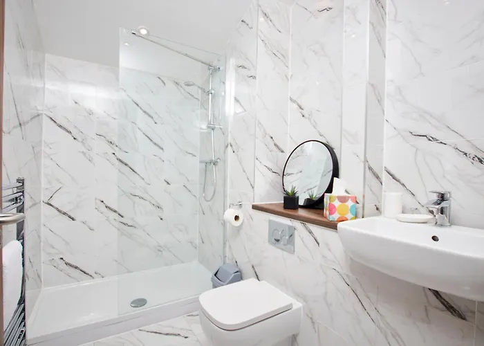 Huge Modern 5br - Perfect For Long Stays! 맨체스터