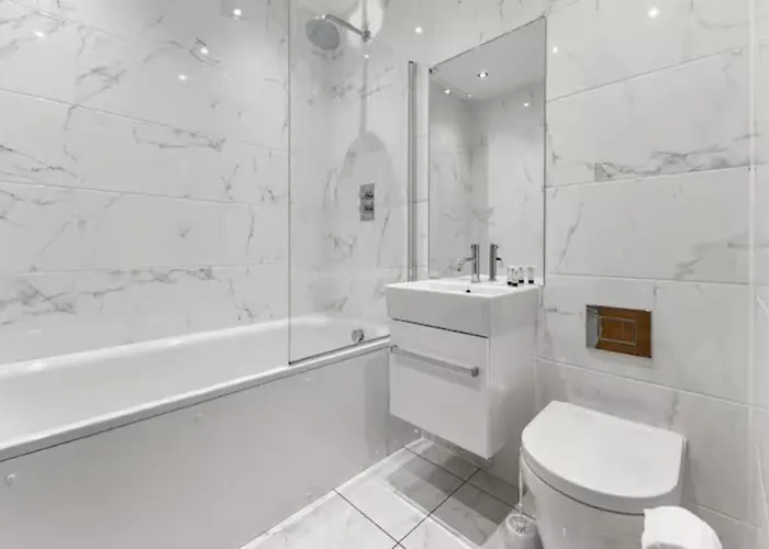 Luxury 7 Mins Walk To Salford - Pass The Keys 맨체스터