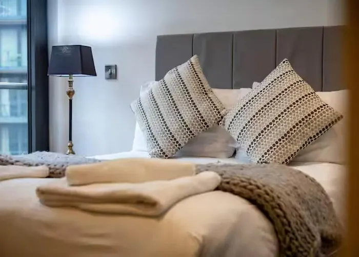 Luxury 7 Mins Walk To Salford - Pass The Keys Manchester