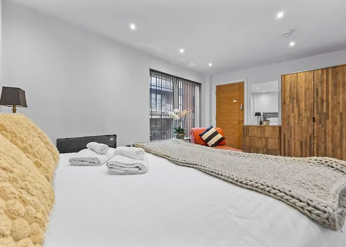 Penthouse Perfect For Couples - By Ao Arena - Pass The Keys * Manchester