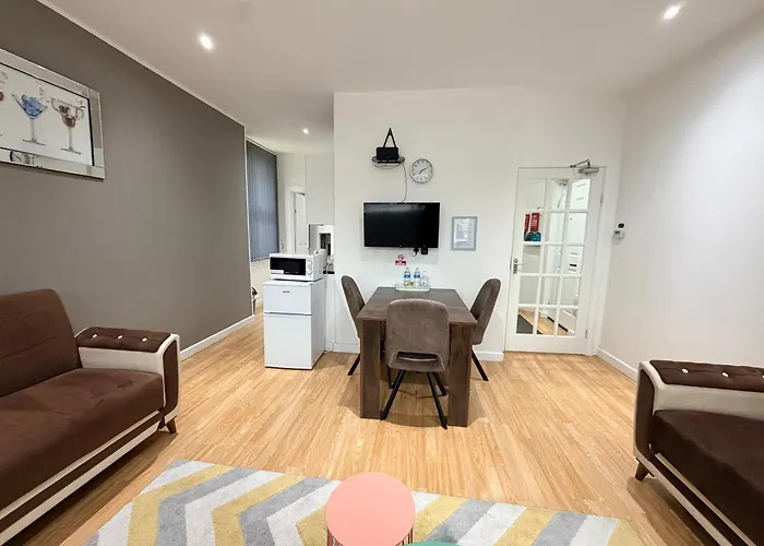 Mk Apartments, Chorlton, Car Park * Manchester