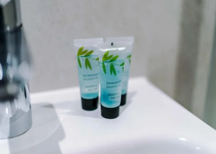 Modern Spacious Sleeps 5 Free High-speed Wi-fi