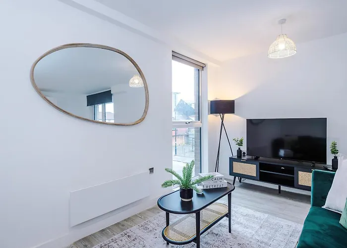 Modern 2 Bed With Balcony By Host A *