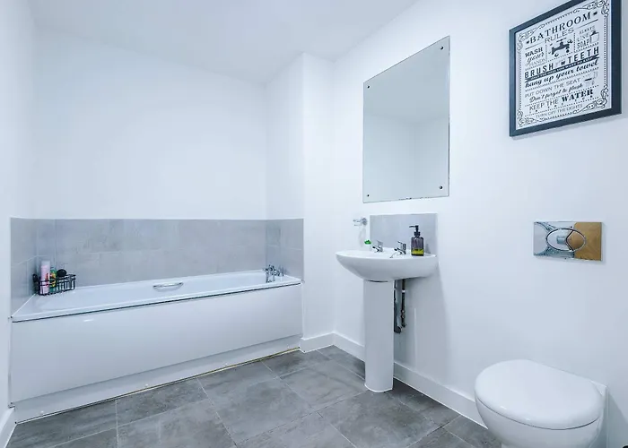 아파트 Large 2 Bedroom With Balcony By Host A *