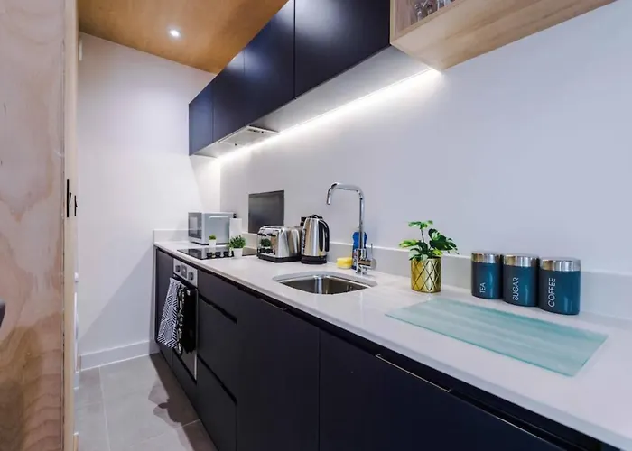 Modern Spacious Sleeps 5 Free High-speed Wi-fi * Manchester