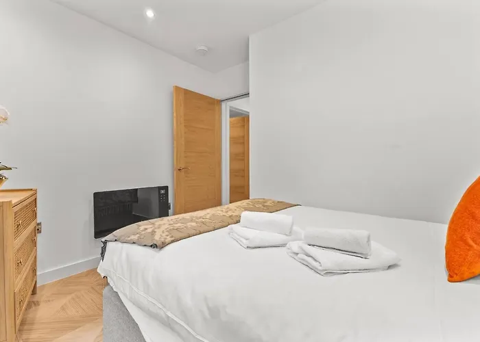 Apartament 3 Bed Flat 8 Min Walk To Centre - Pass The Keys *