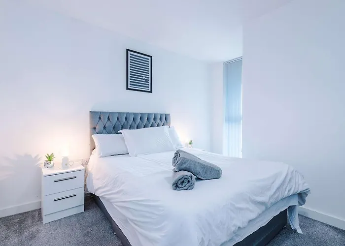 Large 2 Bedroom With Balcony By Host A Manchester