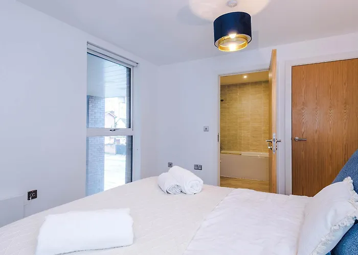 Apartmán Modern 2 Bed With Balcony By Host A