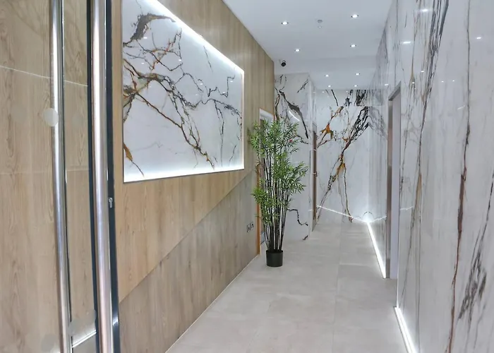 3 Bed Flat 8 Min Walk To Centre - Pass The Keys Appartement *