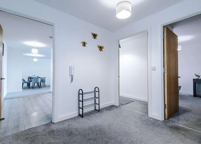 Large 2 Bedroom With Balcony By Host A 아파트