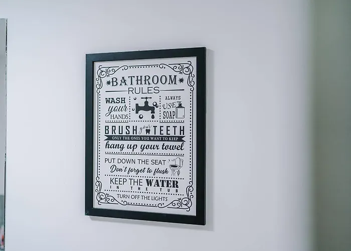 Large 2 Bedroom With Balcony By Host A Apartamento *