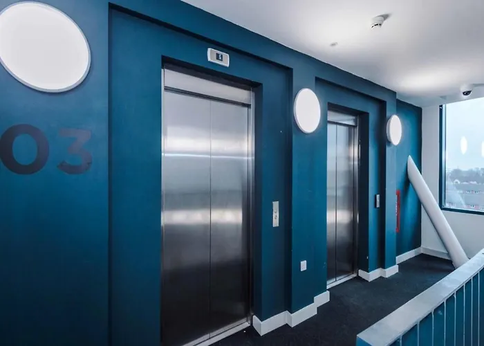 Modern Spacious Sleeps 5 Free High-speed Wi-fi Manchester