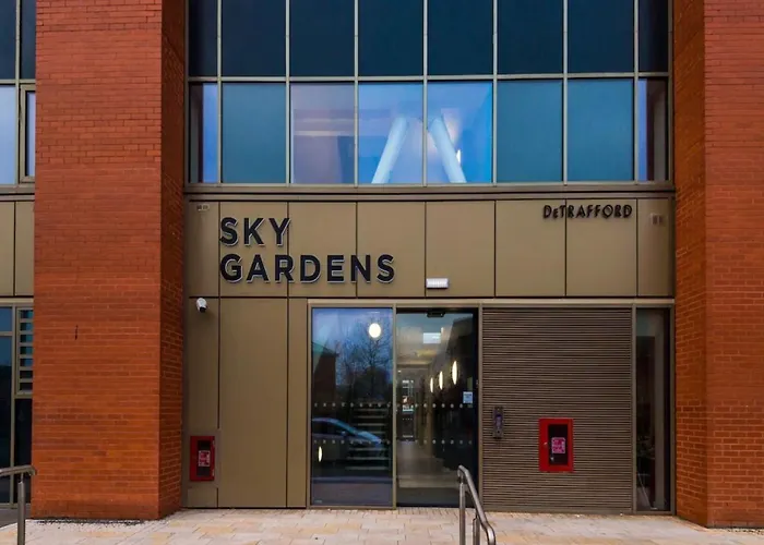 Modern Spacious Sleeps 5 Free High-speed Wi-fi