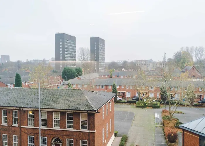 Modern Spacious Sleeps 5 Free High-speed Wi-fi