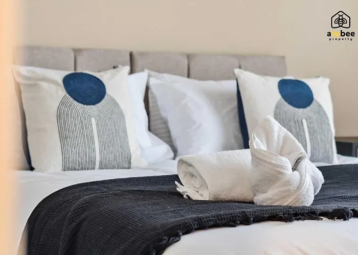 2 Bed Near Etihad & Centre On A Quiet Street With Free Parking 度假居 *