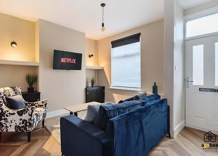 2 Bed Near Etihad & Centre On A Quiet Street With Free Parking *