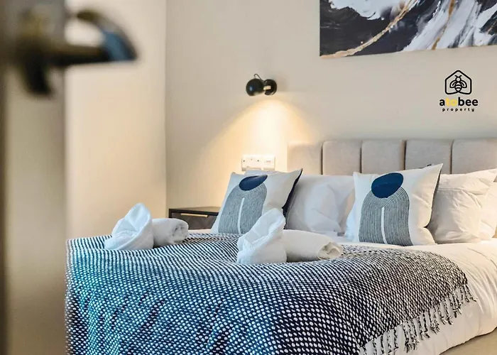 2 Bed Near Etihad & Centre On A Quiet Street With Free Parking 曼彻斯特